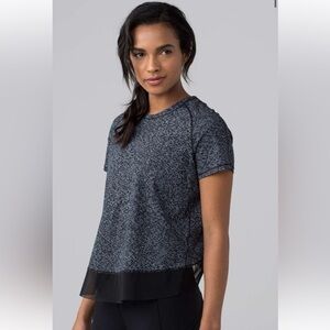 Lululemon Quick‎ Pace Short Sleeve
Soundwave White Black / Black-Size 6